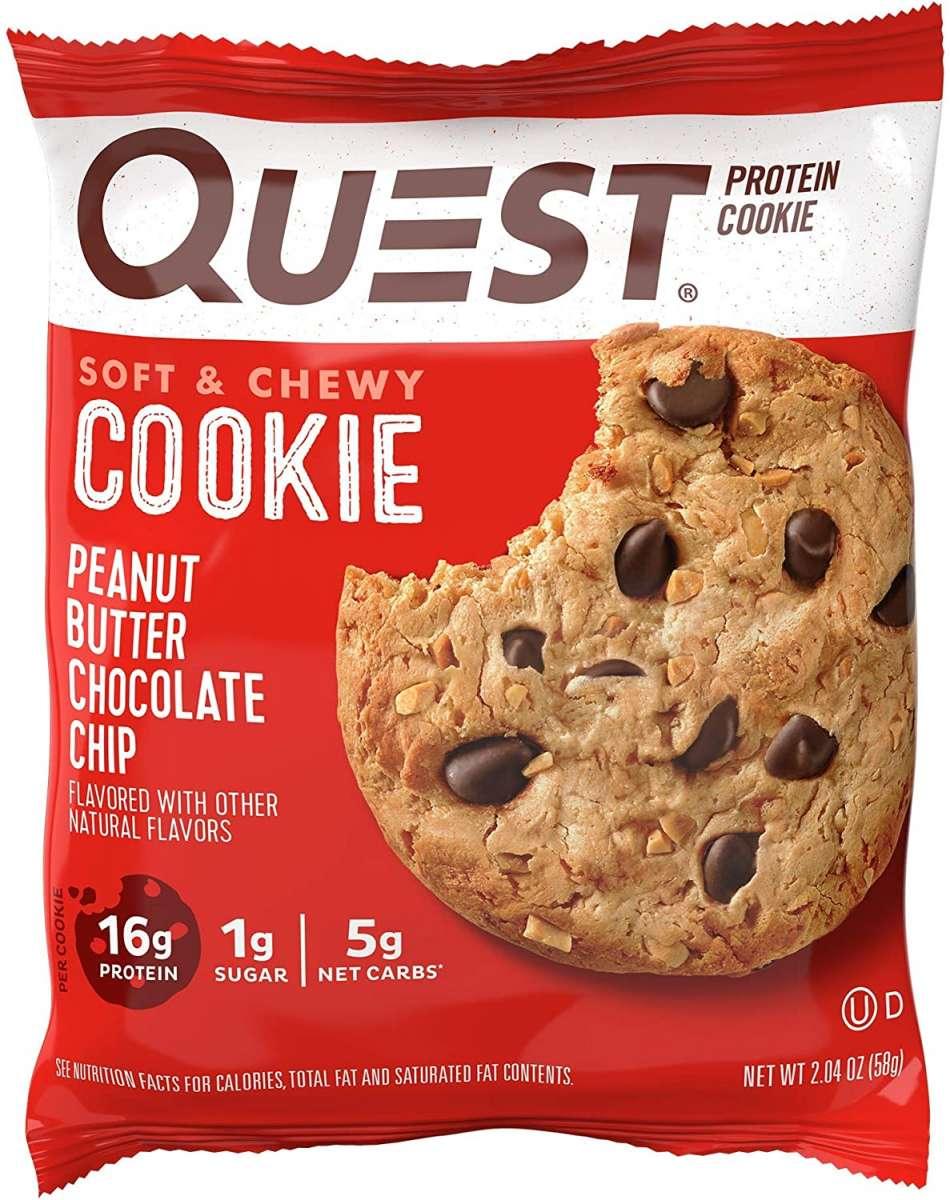 Quest Protein Cookie Portion auf Teller – Snack nach dem Training